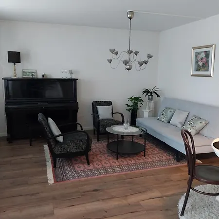 Helena Apartment *