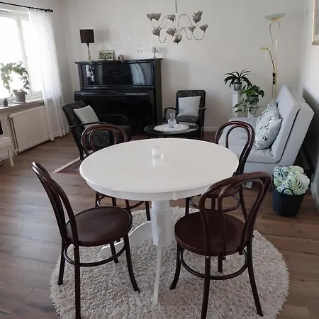 Helena Apartment *