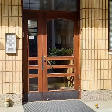 Helena Apartment *